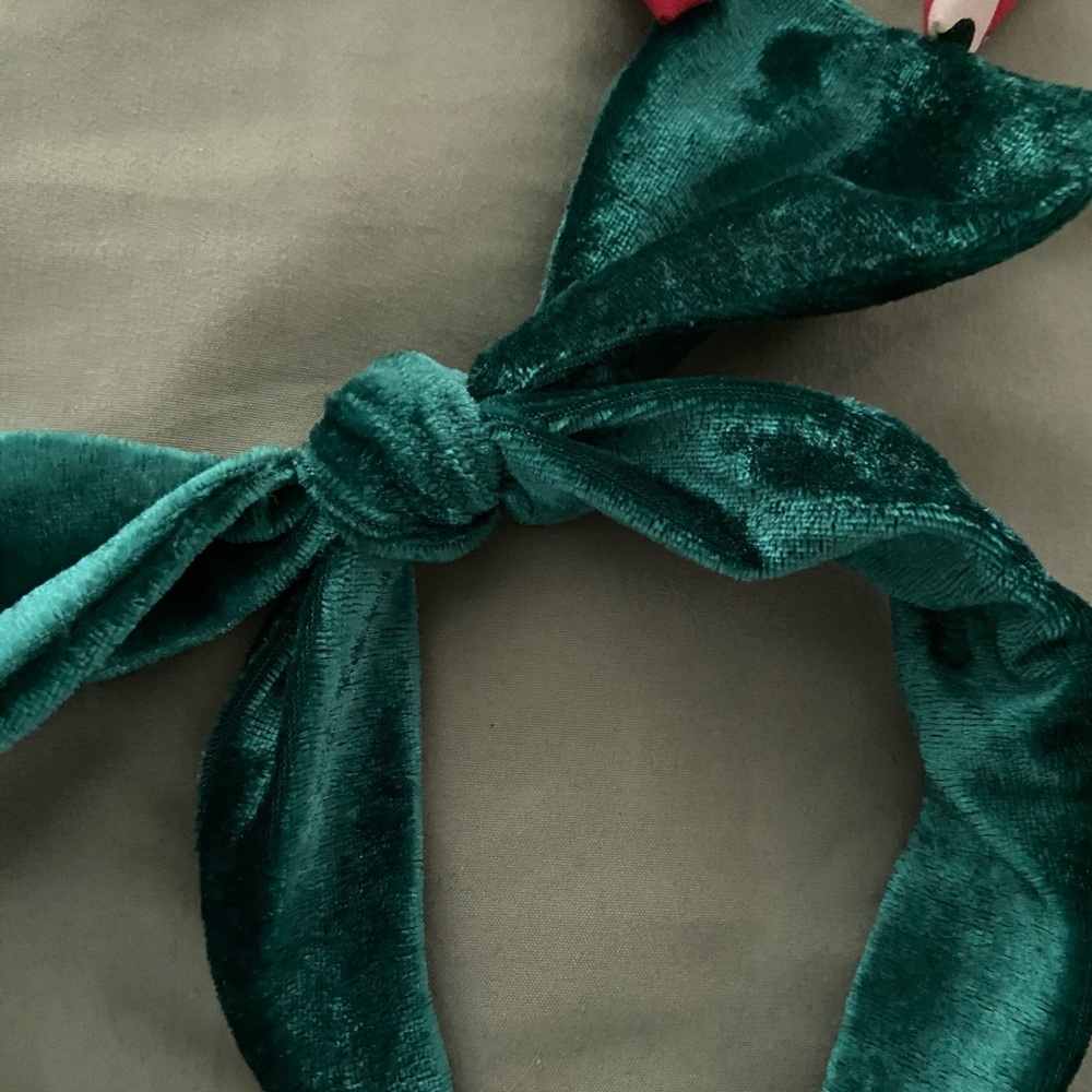 Green Velvet Bow-Band - Picture 2 of 2